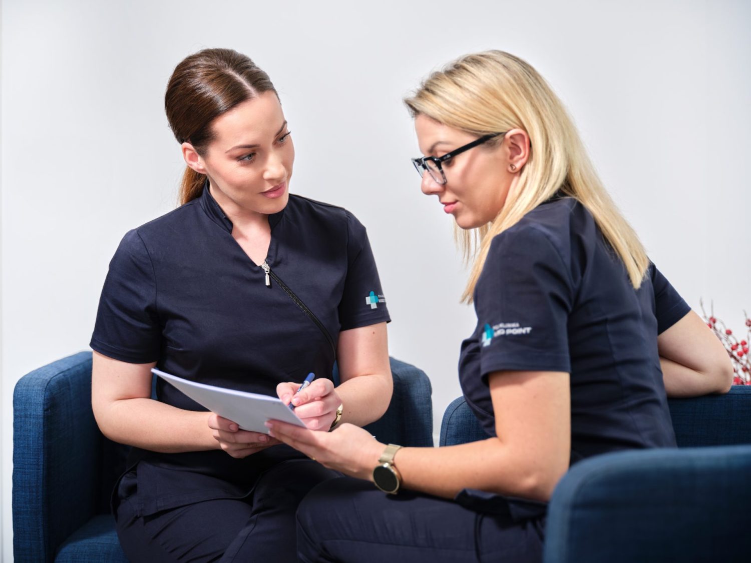 Medicinske sestre u laboratoriju Poliklinike MedPoint Solin u profesionalnom razgovoru