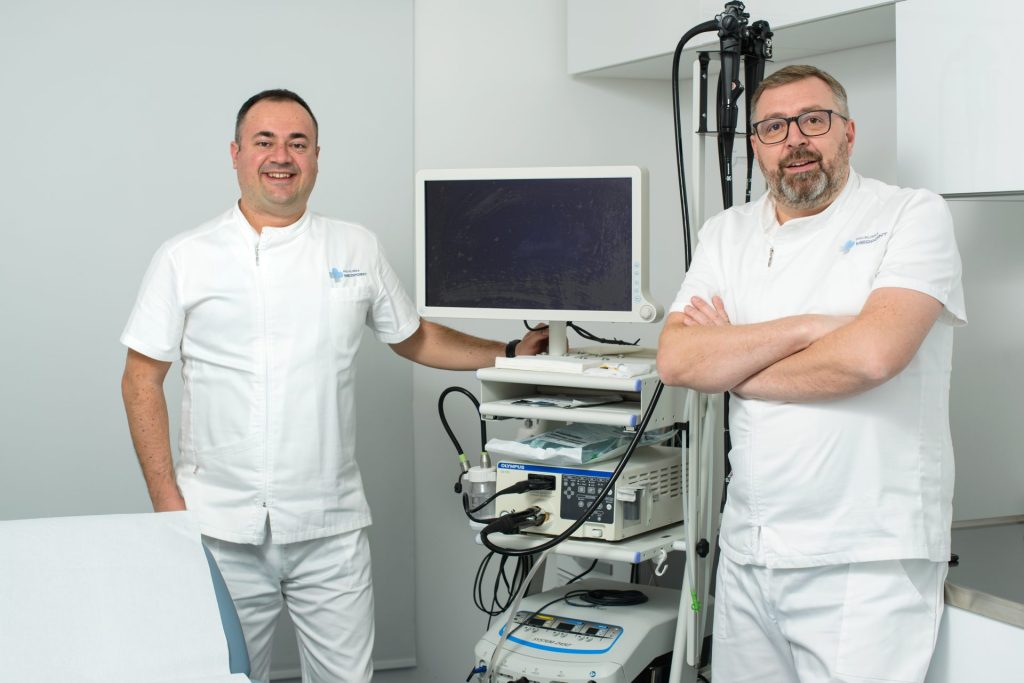 Gastroenterolozi dr. Damir Aličić i dr. Kristian Podrug u Poliklinici MedPoint u Solinu- Split, specijalisti gastroenterologije - za kolonoskopiju i gastroskopiju