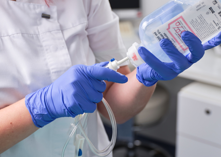 Priprema venskog puta za analgosedaciju prije endoskopskog pregleda u Poliklinici MedPoint u Solinu